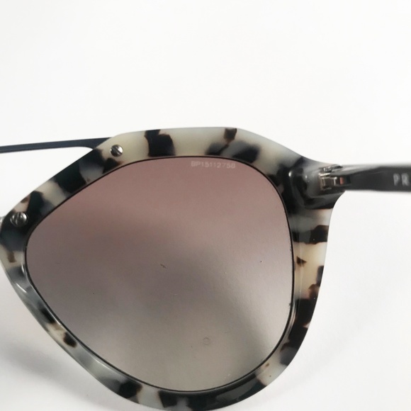 Prada Sunglasses with small scratch - Picture 8 of 8
